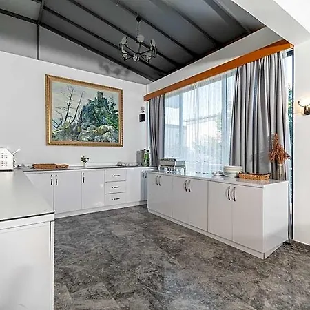 Bellapais Oasis Отель Кирения