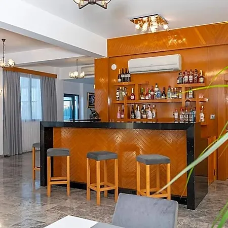 Отель Bellapais Oasis Кирения