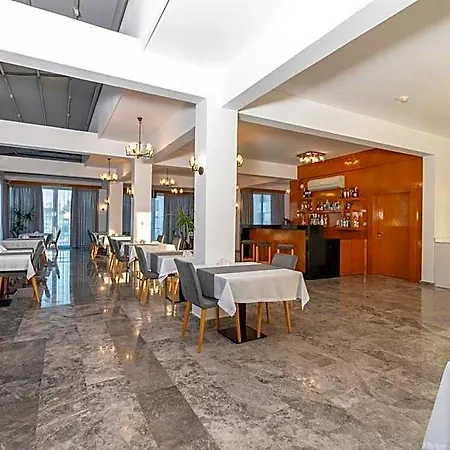 Hotel Bellapais Oasis 3*